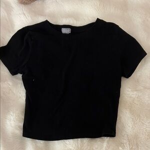 Tilly’s black crop tee